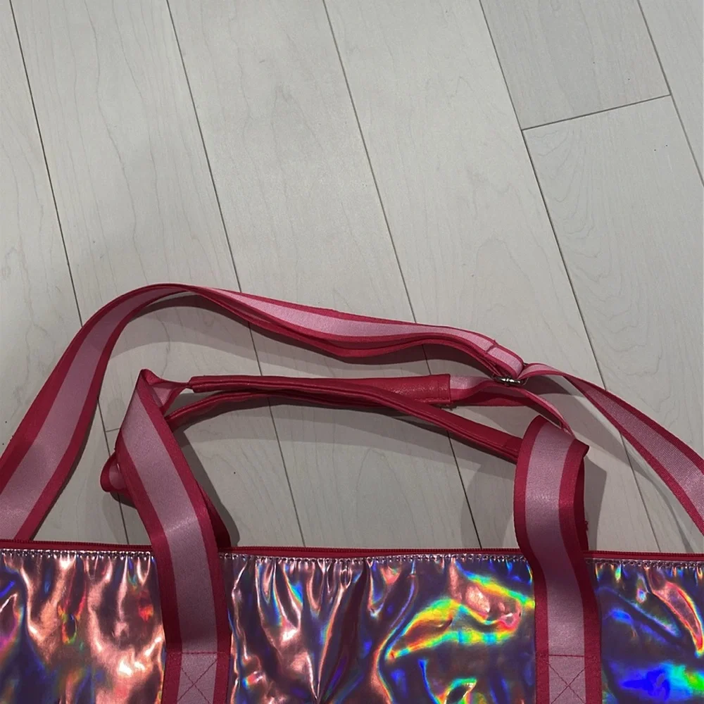 NWT Top Trenz Pink Heart Holographic Bag
